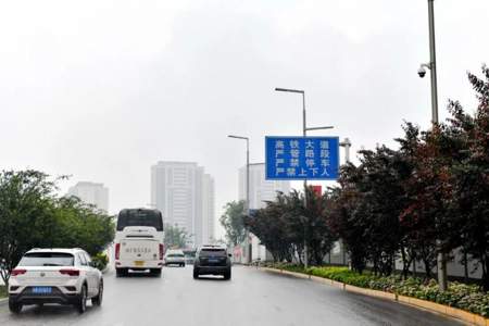 高铁会因为雨太大临时停车吗