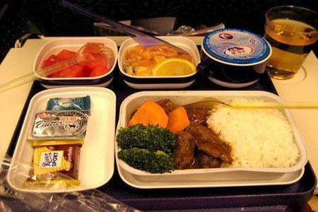 国内坐飞机可以带零食吗