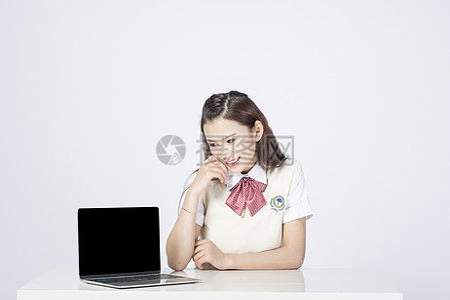 女孩子不适合学计算机吗