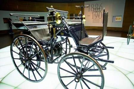 世界上第一辆汽车的发明者是谁