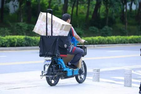 顺丰快递，下雨天会送货吗