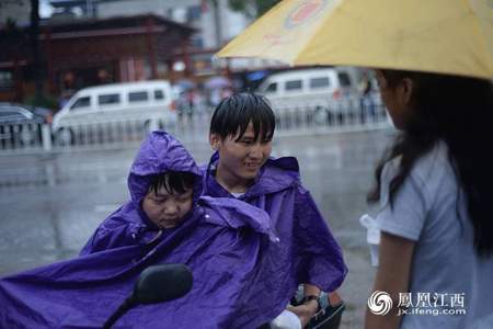 中考赶上下雨穿雨衣有要求吗用穿透明的吗