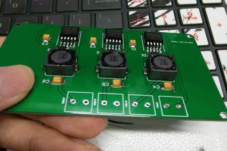 ad画pcb板中怎么加电源