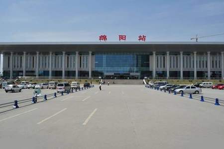 江汉大学离哪个火车站比较近是武昌火车站还是汉口火车站