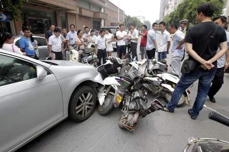 为啥总是把电动车油门当刹车