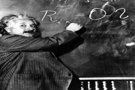 爱因斯坦小时候真很笨吗