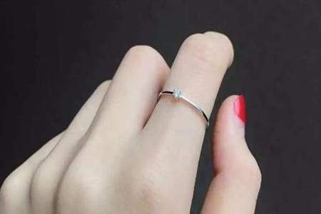 没结婚，可以在左手无名指上戴戒指么