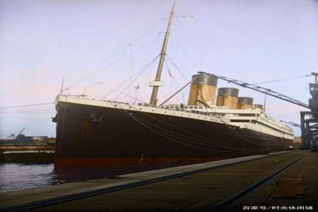 泰坦尼克号里，船如果撞冰山会沉么