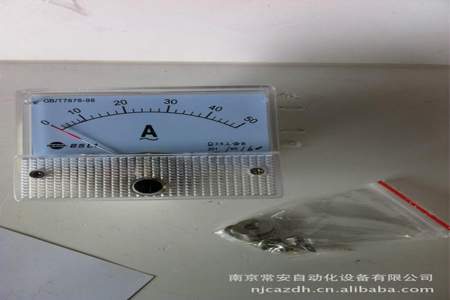 电压表可以同时测量两个用电器的电压吗