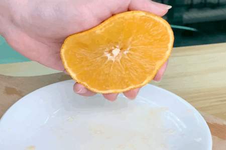咬一口橙子对应情侣名