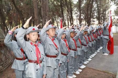 从小崇拜英雄的女孩子长大怎么样