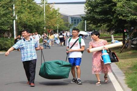 大一新生行李太多怎么办