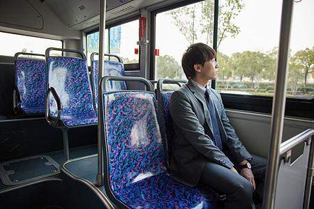 和男生一起去坐公交车会怎么样