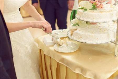 结婚切蛋糕怎么祝福