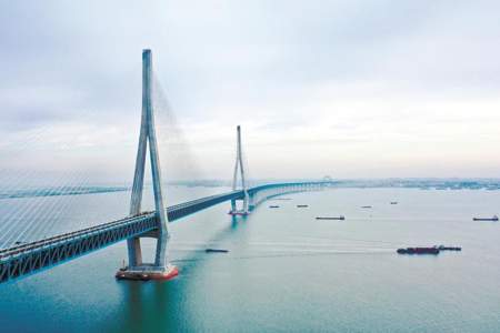 沪苏通长江大桥为什么不向西建在长江中心岛上