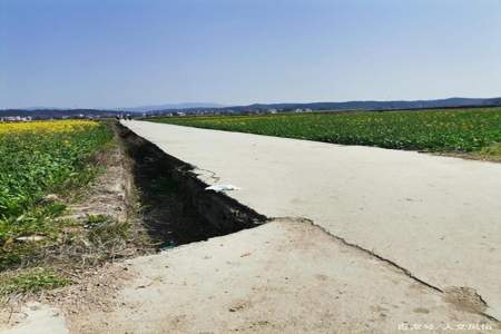 容县六王镇金库村木磨队有几百米泥巴路，怎么一直没有铺水泥
