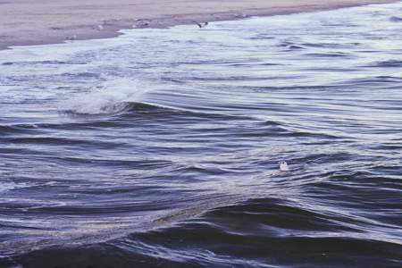 朋友圈发一张海浪的图是什么含义