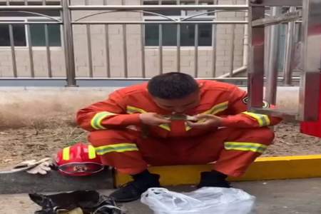 当消防员说很累的时候怎么安慰