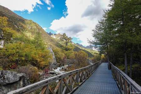 磨西古镇到康定中途有什么风景