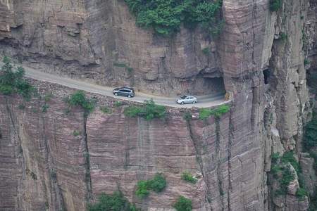 石板岩挂壁公路怎么走