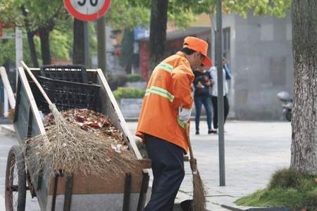 做环卫工人怎么就这么难