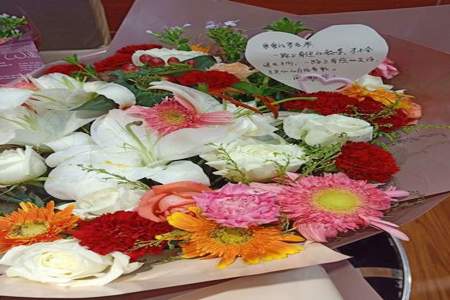 弟媳妇生孩子送花卡片写什么祝福语