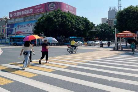 2023年上林县澄泰乡新村路口接上公路的红绿灯怎么不见了