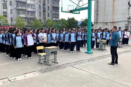 霍邱农机校怎么在霍邱中学里