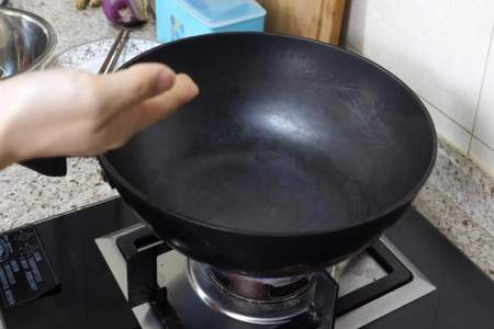 铁锅使用前怎么处理才能不生锈