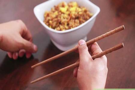 吃饭拿三只筷子什么意思