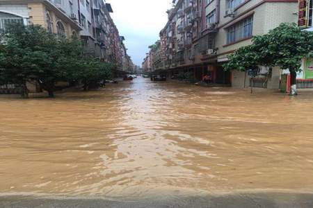 雨太大水漫成河怎么发朋友圈