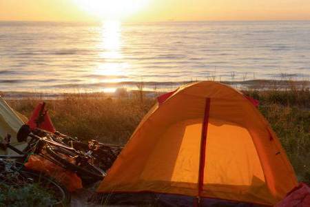 在海边搭帐篷过夜是什么体验