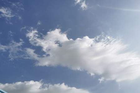 天上的白云是大自然的什么