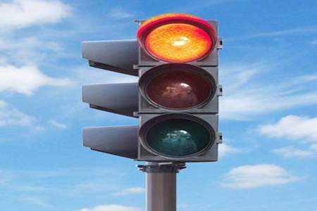 交通信号灯的绿灯为什么偏白偏蓝