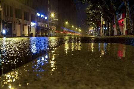 一滴水掉在了我的脸上是下雨了吗怎么加标点符号