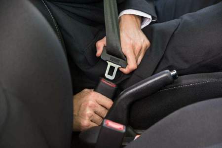 坐车有带安全带怎么拍到沒带安全带呢