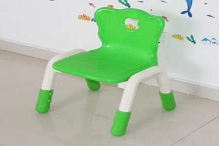 幼儿园怎么坐椅子
