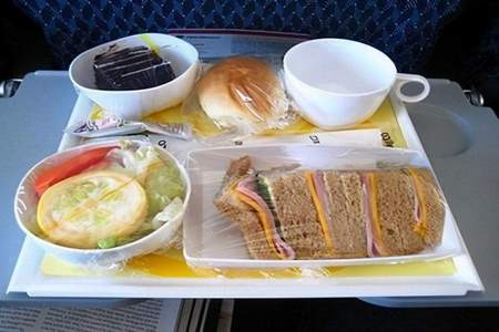 飞机上没有餐食怎么回事