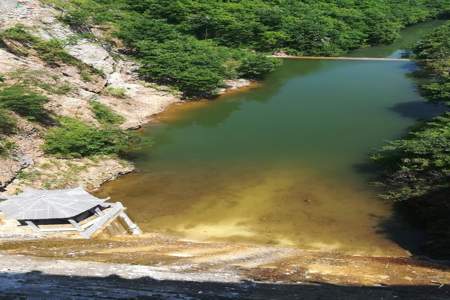 九峰山景区和九峰山情侣谷是一个地方嘛