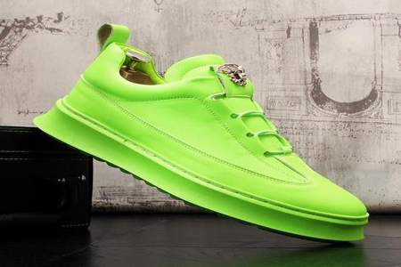 荧光绿的鞋子配什么颜色的包
