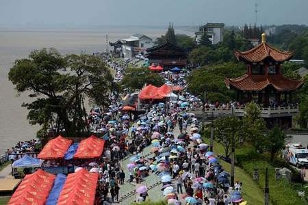 海宁站到海宁盐官观潮景区怎么走