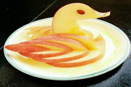 怎么做苹果与梨的水果拼盘