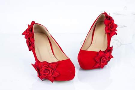 婚鞋一定要红色吗婚鞋什么颜色好看
