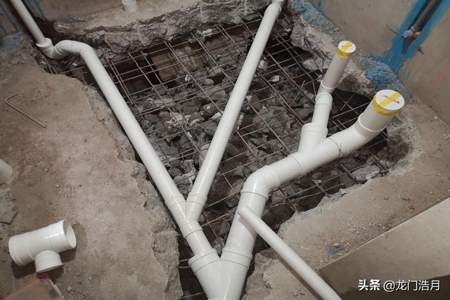 卫生间的排水管跟排气管在一楼是怎么连接的