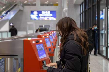 坐动车检票怎么检，然后怎么上车