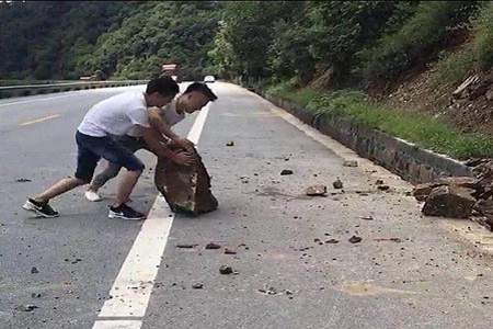 遇到石头拦路为什么不能下车