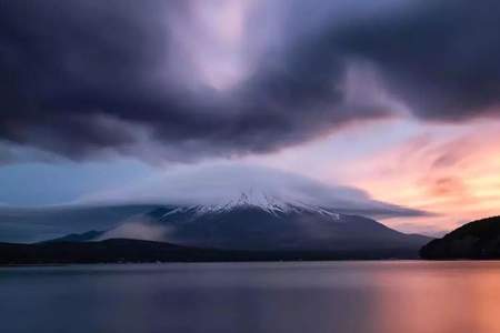 爱一个人就像爱富士山，这个怎么理解