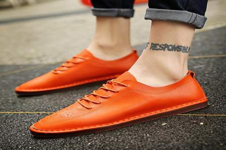 橙色的鞋子配什么颜色的裤子好看