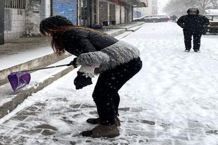 各人自扫门前雪，莫管他人瓦上霜什么意思啊