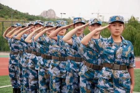 军训教官送学生什么礼物好